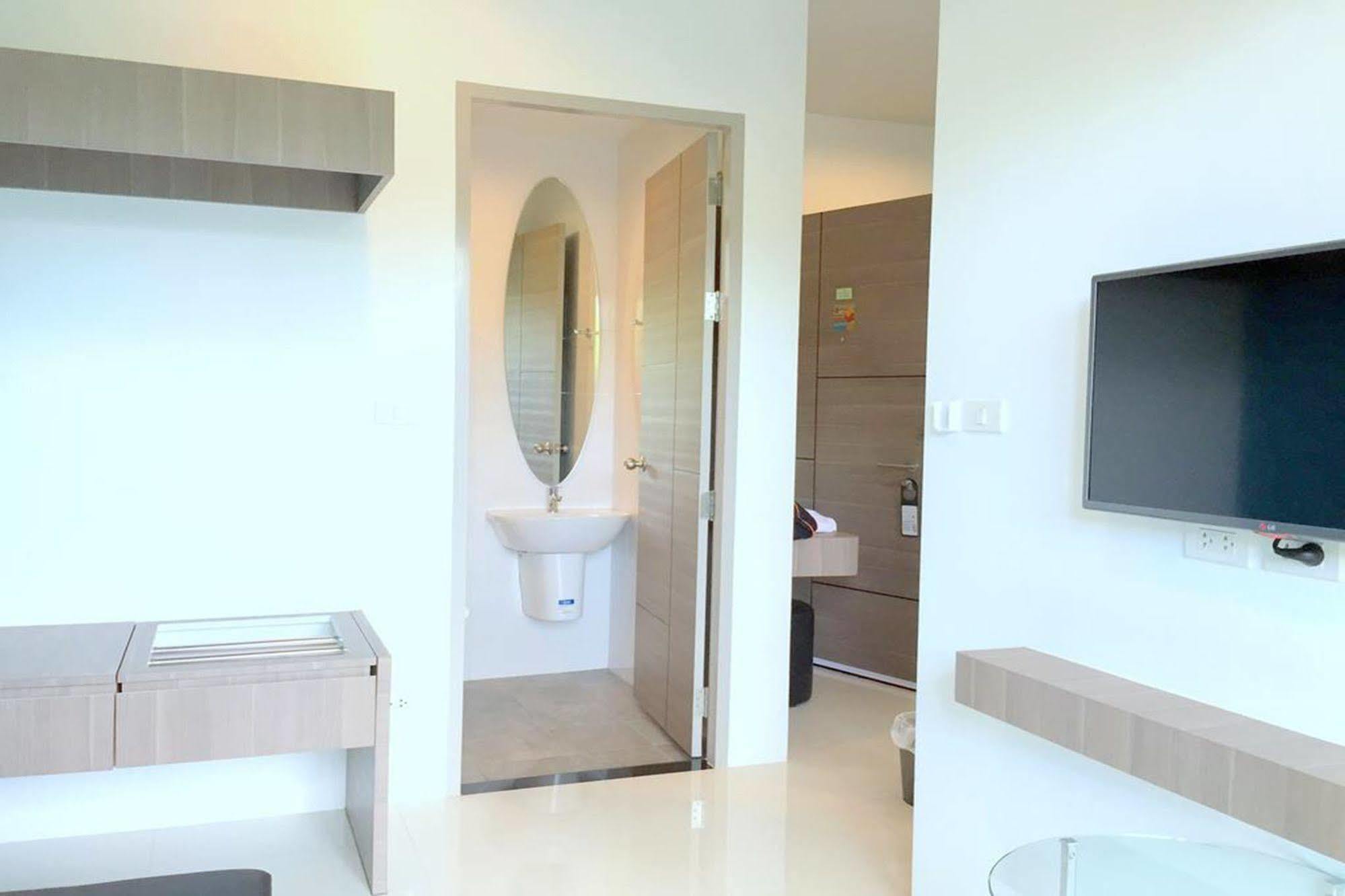 Dusit Naka Place Phuket Bagian luar foto