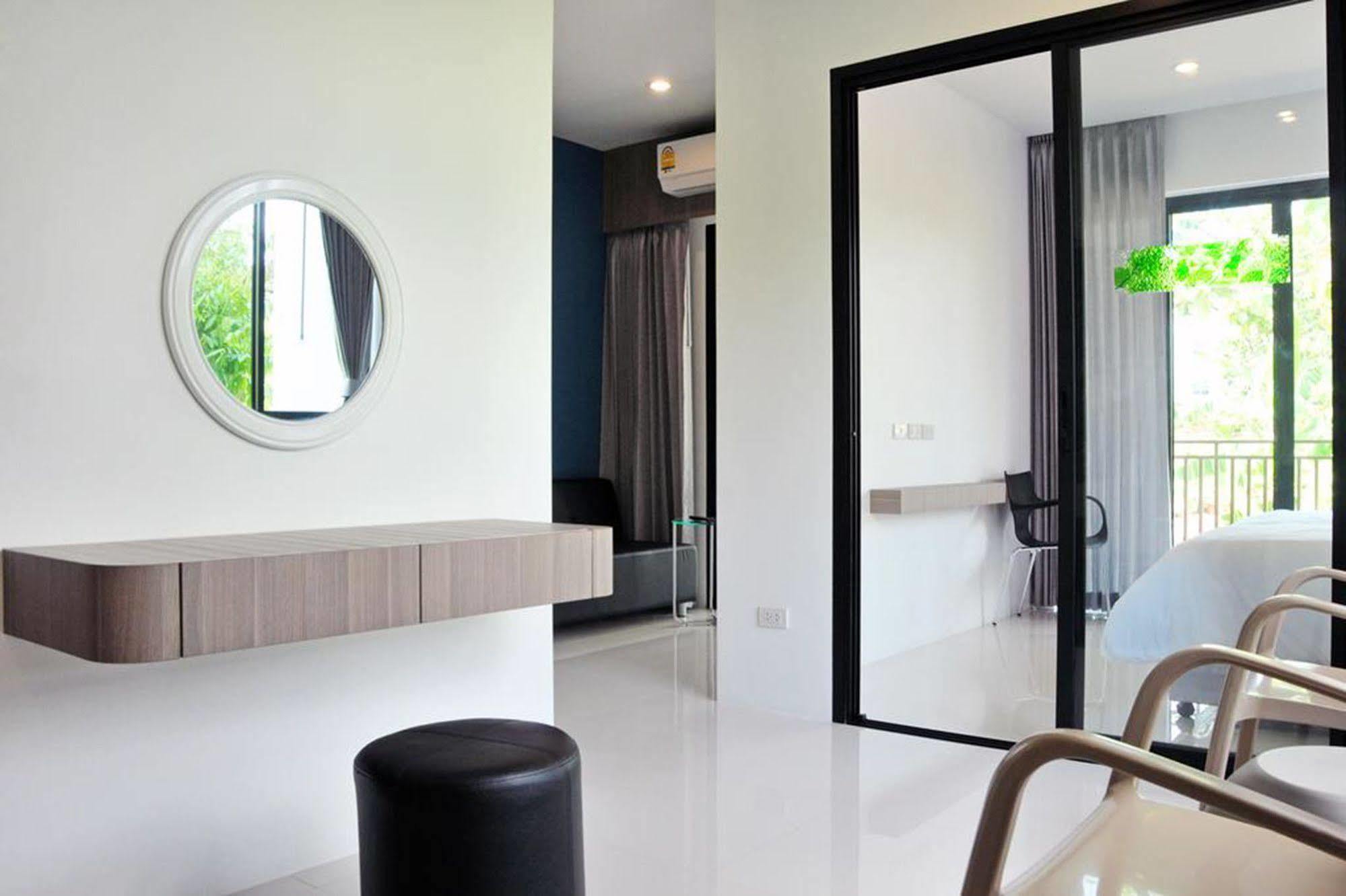 Dusit Naka Place Phuket Bagian luar foto