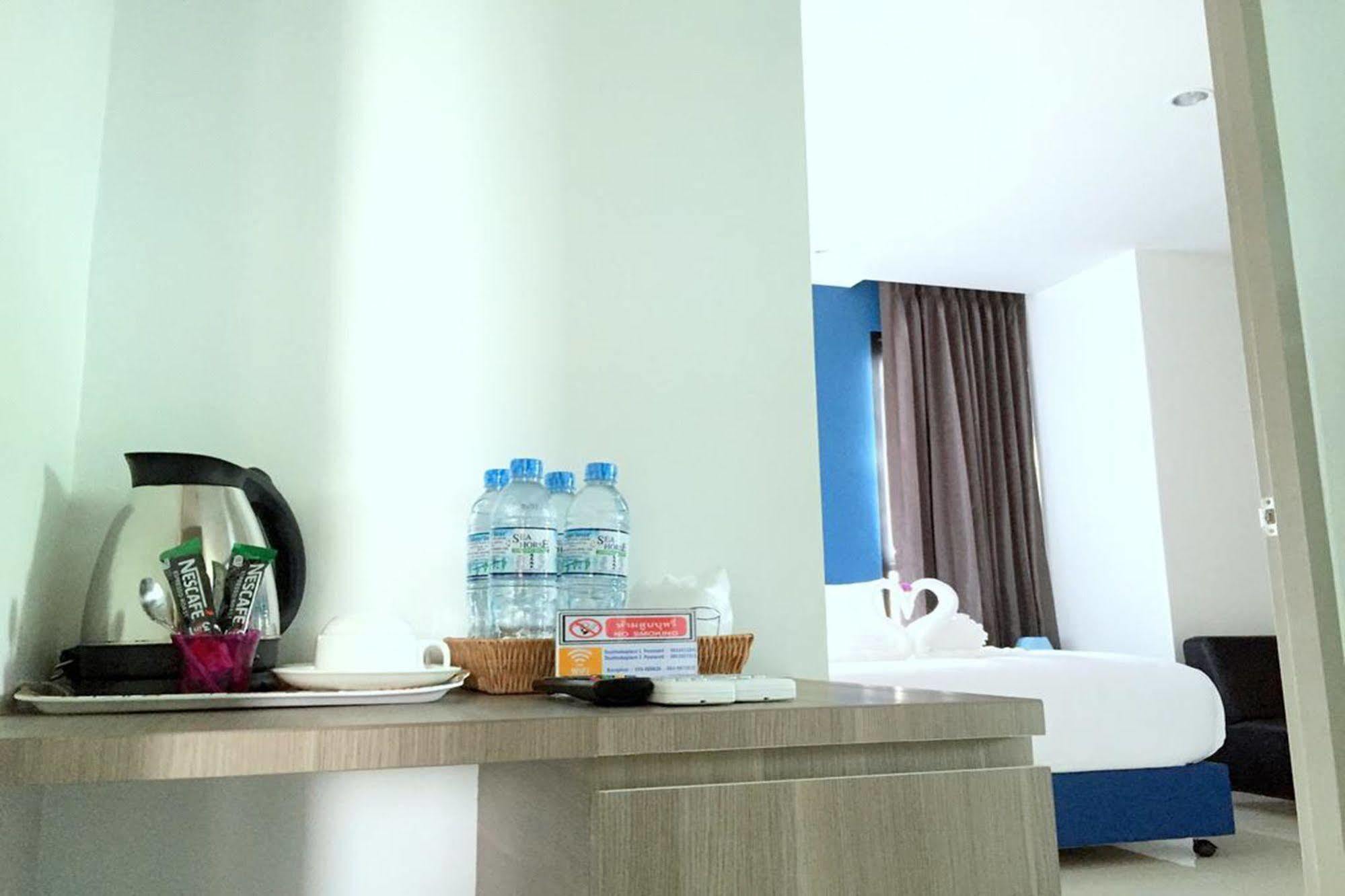 Dusit Naka Place Phuket Bagian luar foto