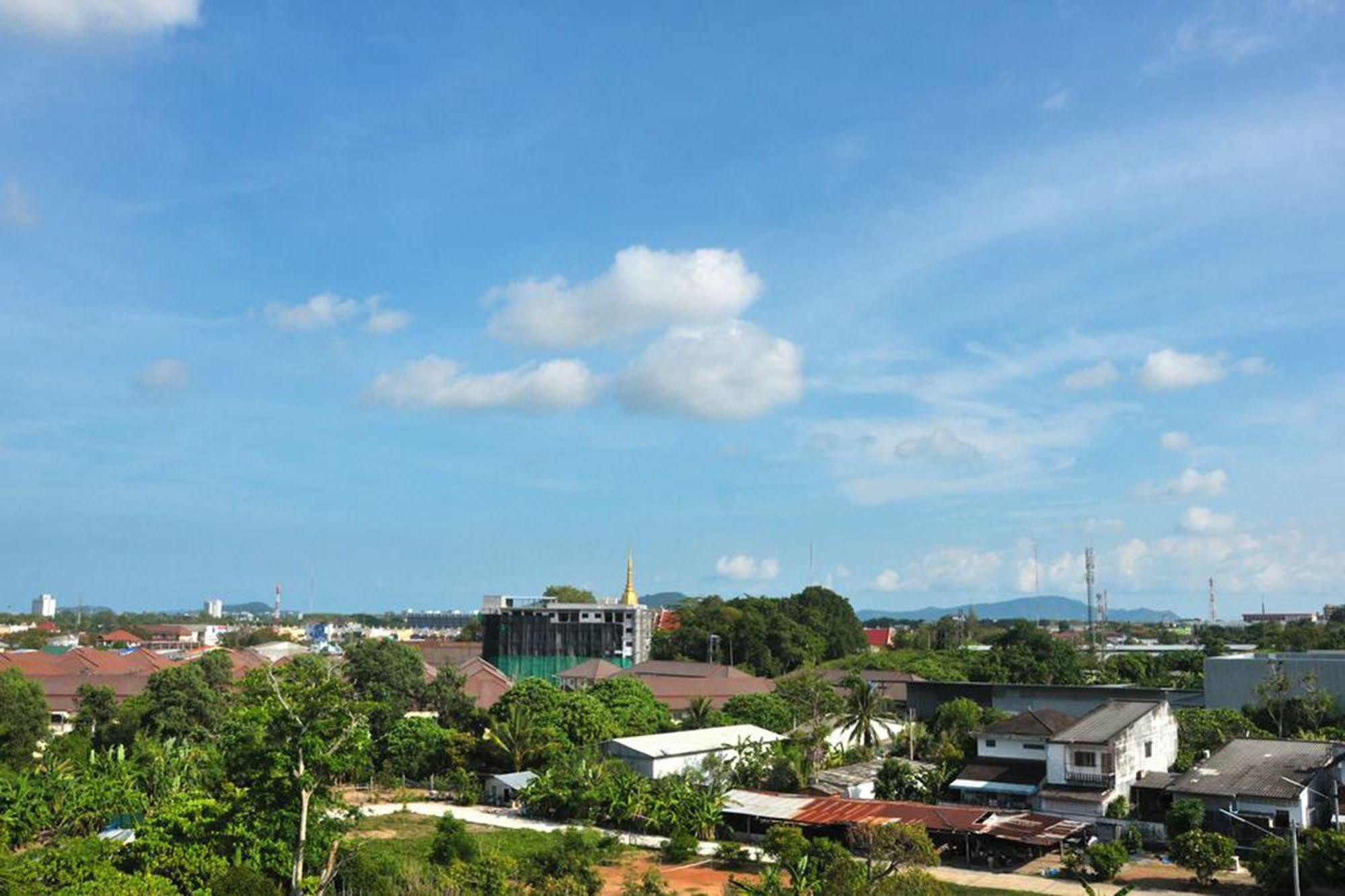 Dusit Naka Place Phuket Bagian luar foto